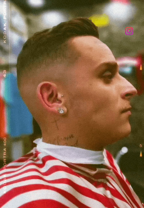 Corte social com fade lateral feito pelo Alemão em Osasco