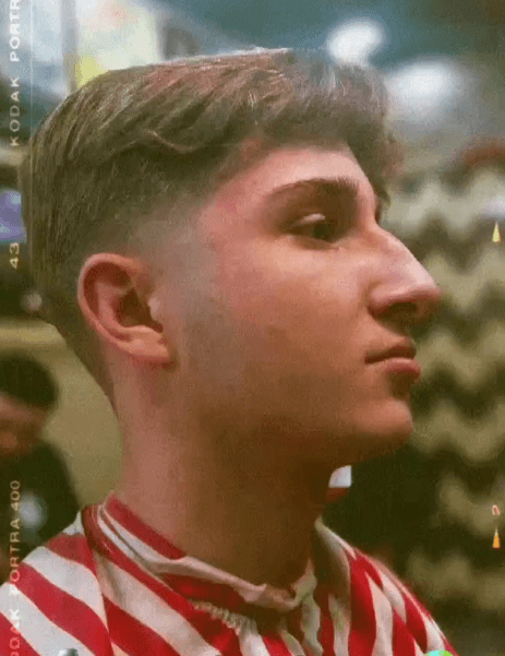 Corte clássico com volume no topo na Barbearia do Alemão