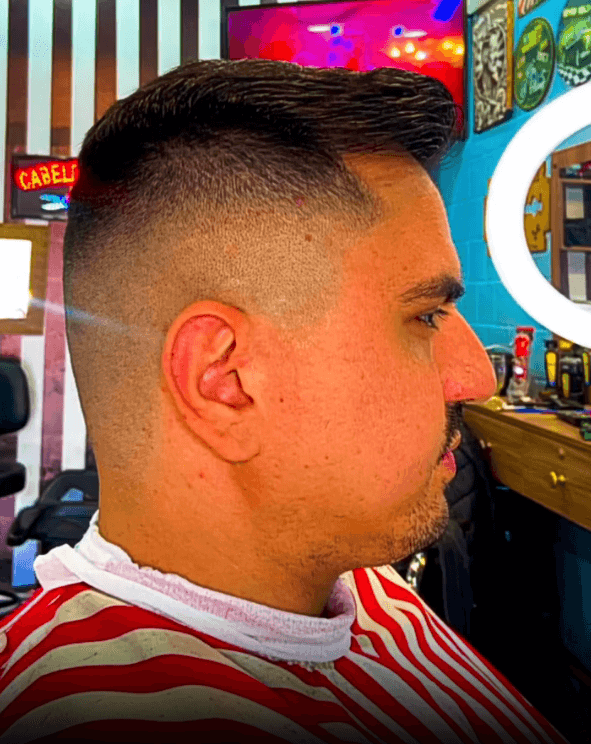 Buzz cut com fade alto - barbearia em Osasco